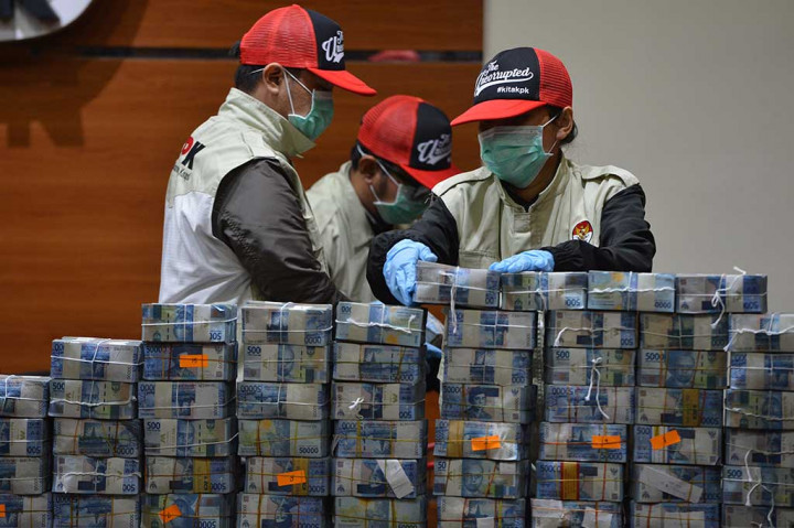 Basaria menyatakan, uang tersebut diduga untuk kepentingan biaya logistik Asrun yang merupakan ayah dari Adriatma dan juga calon Gubernur Sulawesi Tenggara. 