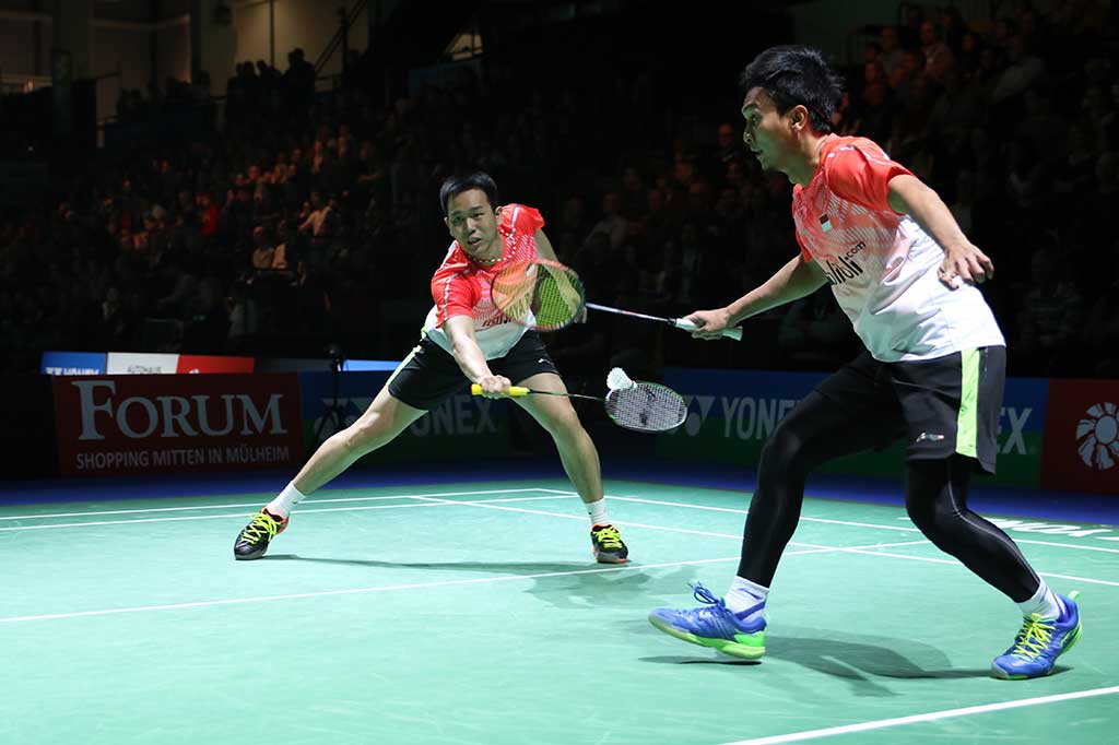 Sementara Fajar/Rian lolos ke empat besar usai memetik kemenangan atas Kim Won Ho/Seo Seung Jae (Korea Selatan), 21-1, 21-16.