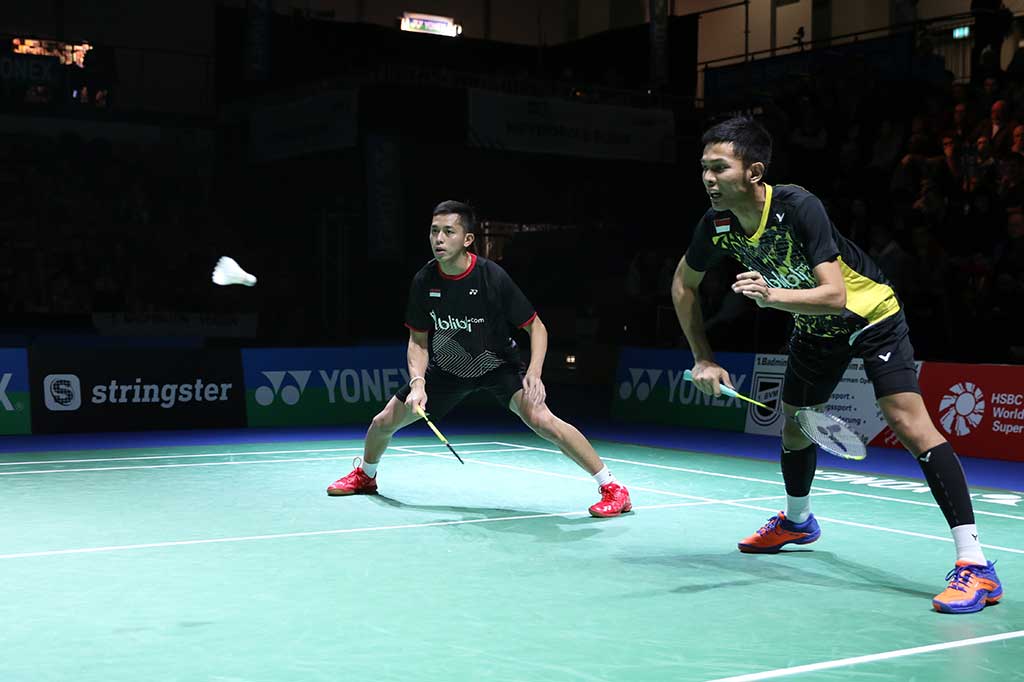 Sementara Fajar/Rian lolos ke empat besar usai memetik kemenangan atas Kim Won Ho/Seo Seung Jae (Korea Selatan), 21-1, 21-16.