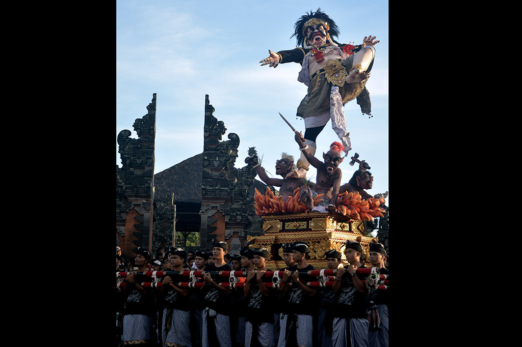 Festival Ogoh-Ogoh se-Kabupaten Klungkung tersebut digelar untuk menyambut Hari Raya Nyepi Tahun Saka 1940. ANTARA/Fikri Yusuf