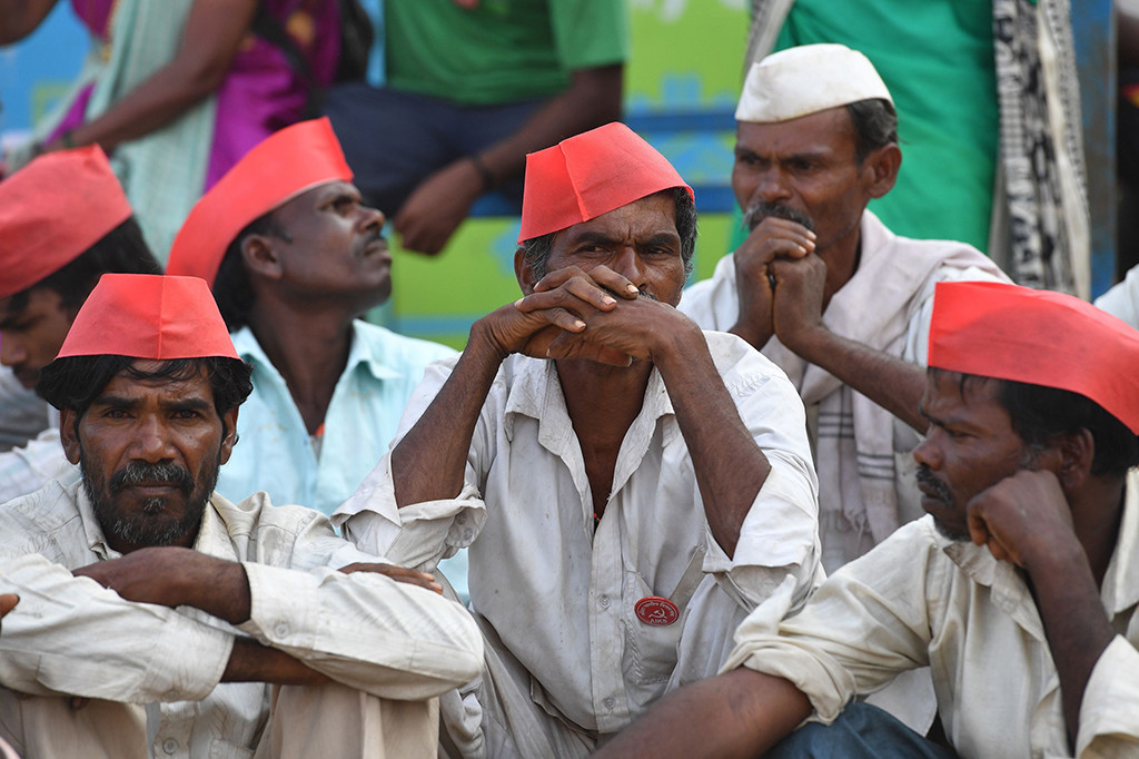 Para petani ini menempuh rute sejauh 167 kilometer dengan jalan kaki. Mereka beristirahat di beberapa titik sebelum mencapai kota Mumbai.