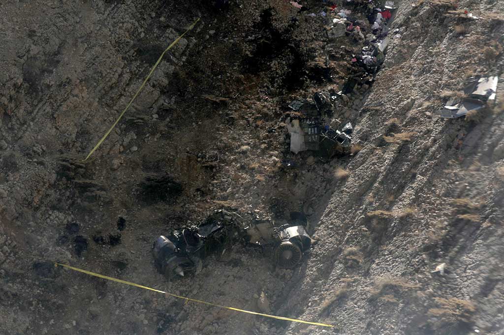 Sebuah pesawat jet pribadi Turki yang membawa 11 orang jatuh di pinggir barat Kota Shahr-e Kord di Provinsi Bakhtiari dan Chaharmahal di Ira pada Minggu, 11 Maret 2018 pukul 18.35 waktu setempat (22.05 WIB). Pesawat itu terbakar di udara dan kemudian jatuh di dataran tinggi Pegunungan Helen di dekat Desa Dorak Anari.