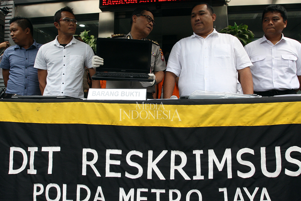 Kasubdit Cyber Crime Ditreskrimsus Polda Metro Jaya AKBP Roberto Pasaribu menyampaikan, tiga peretas yang membobol 600 website dalam dan luar negeri meraup keuntungan sebanyak Rp 200 juta.