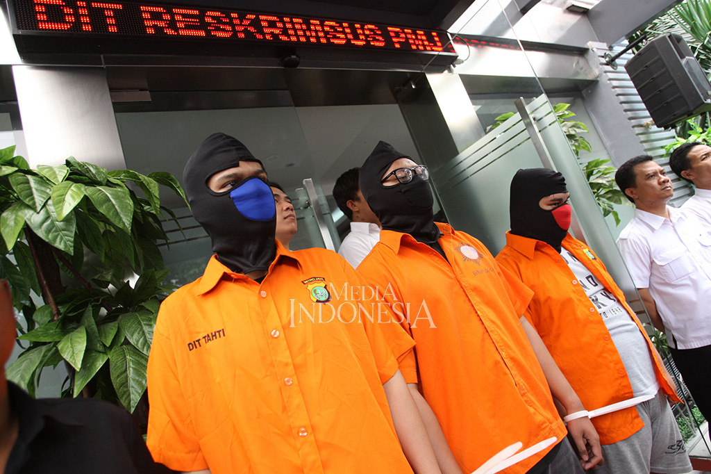 Kasubdit Cyber Crime Ditreskrimsus Polda Metro Jaya AKBP Roberto Pasaribu menyampaikan, para pelaku peretas 600 website dalam dan luar negeri yang dibekuk di Surabaya masih berstatus mahasiswa. Jurusannya pun terkait bidang IT.