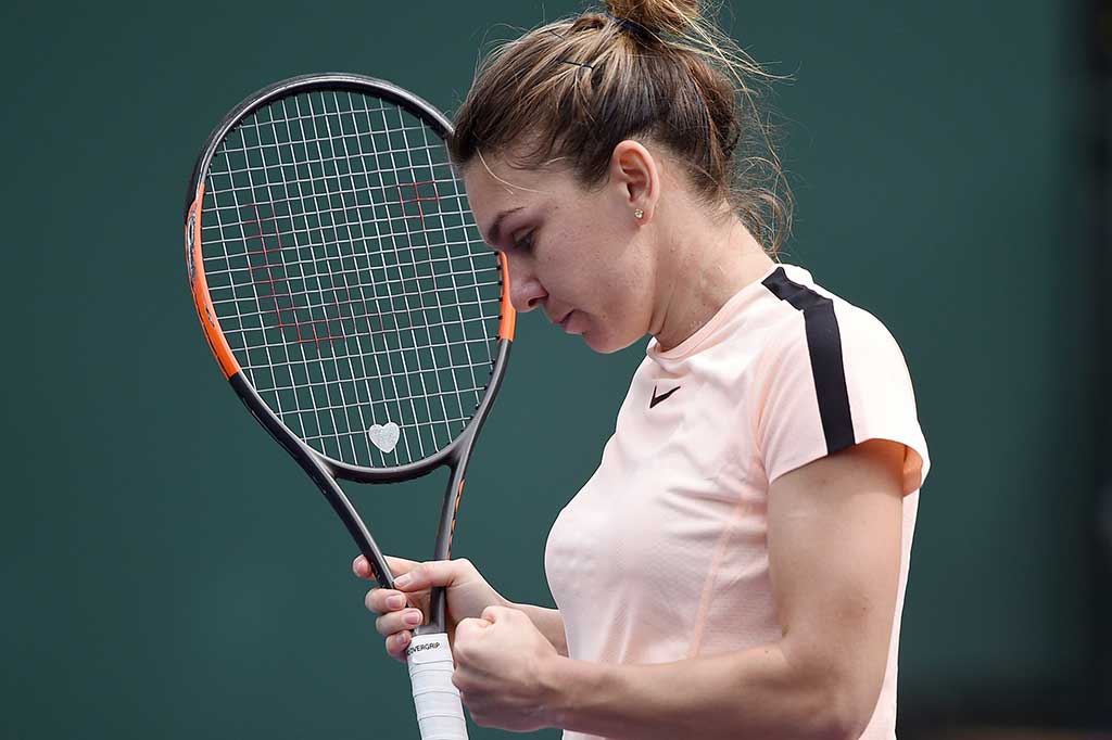 Halep menyudahi perlawanan Wang dalam waktu 76 menit untuk bertemu Petra Martic dari Kroasia yang mengalahkan petenis Ceko Marketa Vondrousova 6-3, 7-6 (7/4).