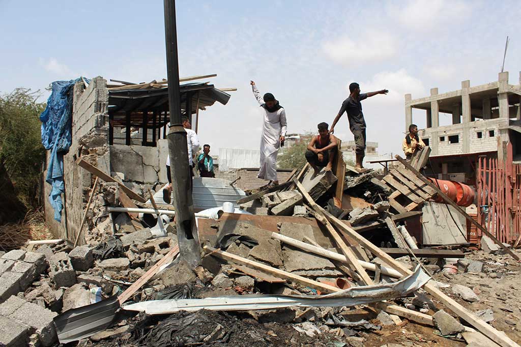 ISIS mengklaim bertanggung jawab atas serangan itu, di situs propagandanya, Amaq. ISIS menyebut bom mobil telah mengenai markas utama penyimpanan makanan untuk Brigade Sabuk Keamanan Yaman yang loyal terhadap UEA  di wilayah Dareen di Mansoura distrik Aden.