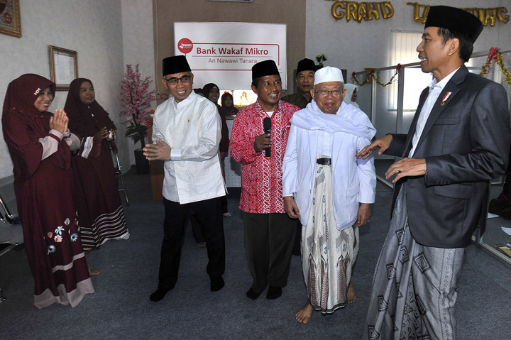 Bank Wakaf Mikro yang didirikan dengan modal hibah abadi dari sejumlah donatur, saat ini telah memiliki 30 cabang di berbagai Ponpes di Indonesia untuk melayani usaha dagang mikro dengan pemberian modal Rp1 juta - Rp3 juta tanpa bunga dan tanpa agunan. 