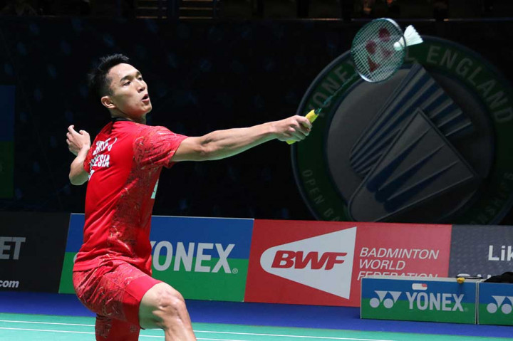 Dan tunggal putra Indonesia Jonatan Christie juga melaju ke babak kedua setelah mengalahkan pebulu tangkis Hong Kong Wong Wing Ki Vincent dua game langsung dengan skor 21-7, 21-13. 