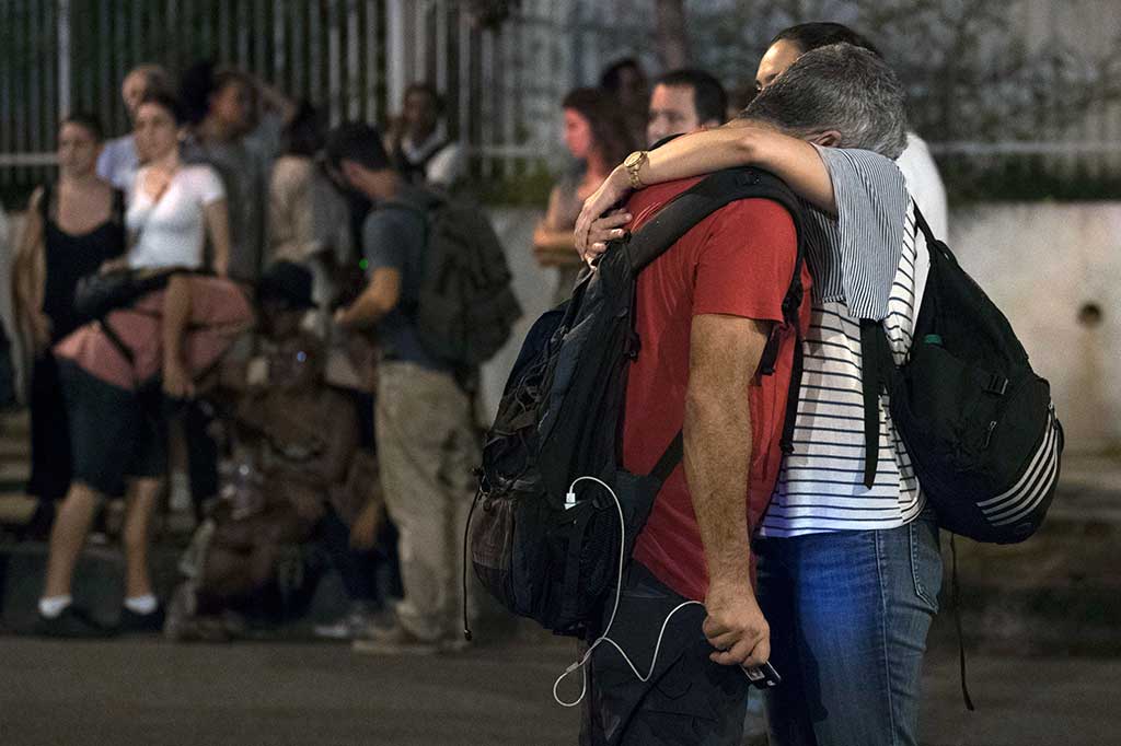 Kerabat dan rekan Franco terlihat syok atas peristiwa tersebut. Pemerintah federal tengah menyelidiki penembakan itu.