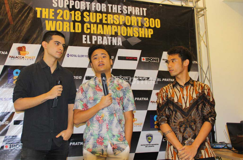 Bukan hanya sesama pembalap motor, pembalap Formula single seater David J Sitanala dan selebritis muda di serial televisi Ganteng-Ganteng Srigala, Ciccio Manassero pun hadir memberikan dukungan bagi Elpratna sebelum breangkat ke Italia. medcom.id/Ahmad Garuda