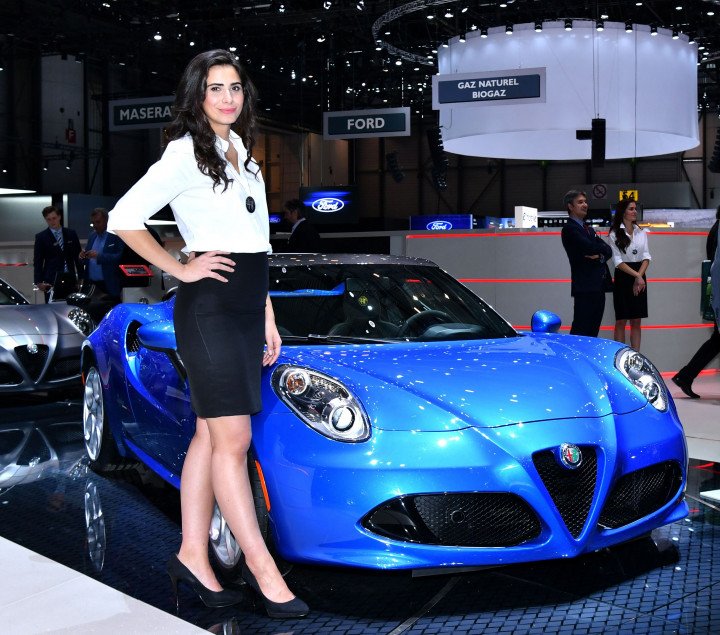Alpha Romeo berusaha mendapatkan kembali pamornya di segmen supercar dengan andalan barunya, 4C Spider Italia. 