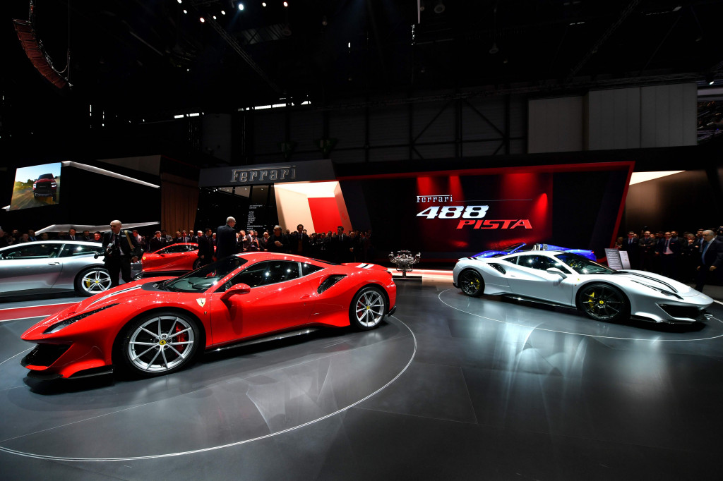 Ferrrari 488 Pista hadir perdana dalam salah satu pameran otomotif terpenting dunia ini.