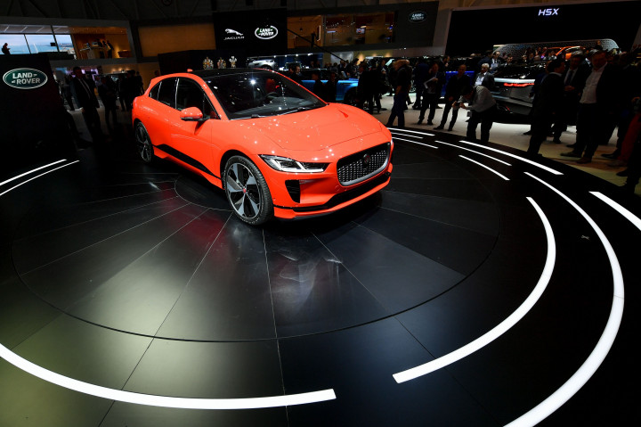 Jaguar I-Pace adalah SUV pertama dari Jaguar yang sebelumnya fokus di pasar sedan mewah. Varian terbaru I-Pace adalah bermesin listrik. 