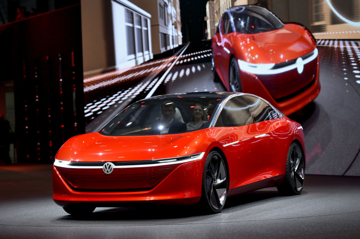 Volkswagen I.D. Vizzion (kini) juga diluncurkan perdana di Geneva International Motor Show 2018