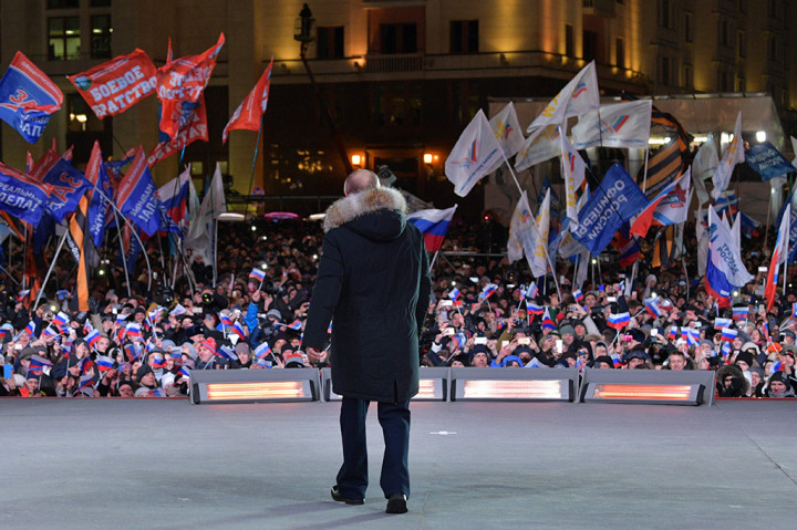 Di depan para pendukungnya yang merayakan kemenangan di ibu kota Moskow, dia mengatakan hasil tersebut merupakan ungkapan kepercayaan dan harapan rakyat sambil menyerukan persatuan nasional. 