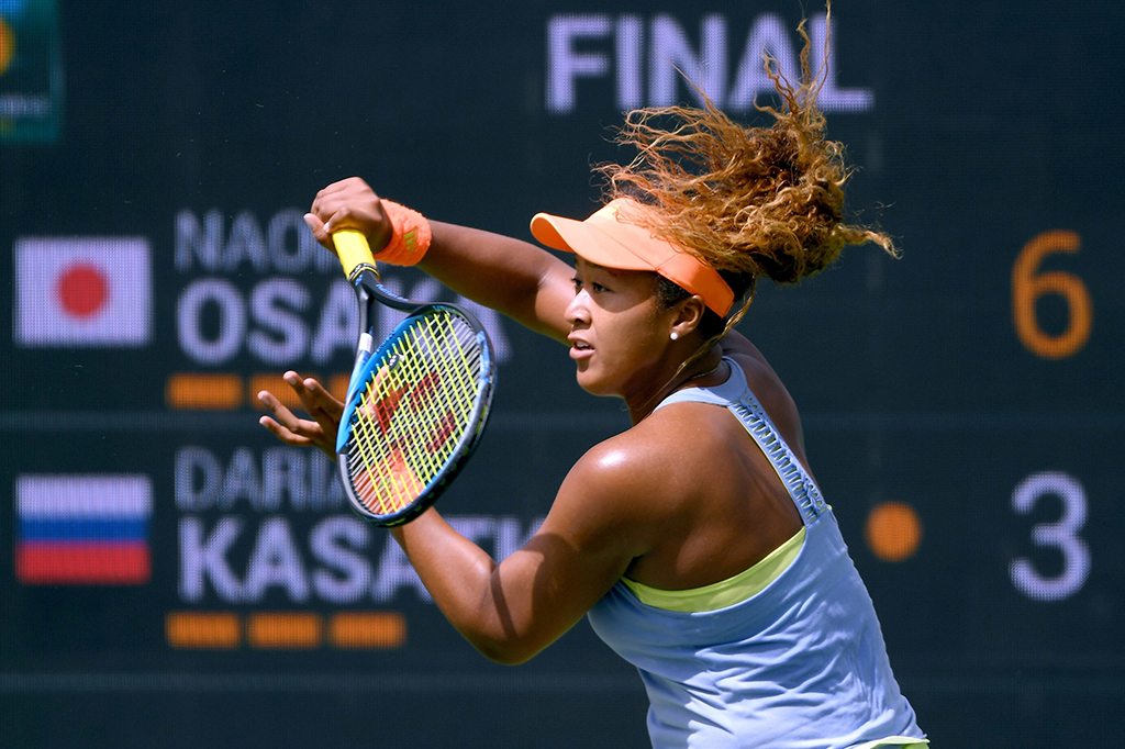 Set kedua berjalan lebih mudah untuk Osaka. Kasatkina yang gugup membuat rivalnya memimpin 1-4. Petenis asal Rusia ini sempat menahan skor di 2-5, tapi Osaka sudah sulit dibendung dan memastikan kemenangan. Osaka pribadi masih tak percaya dia jadi juara.