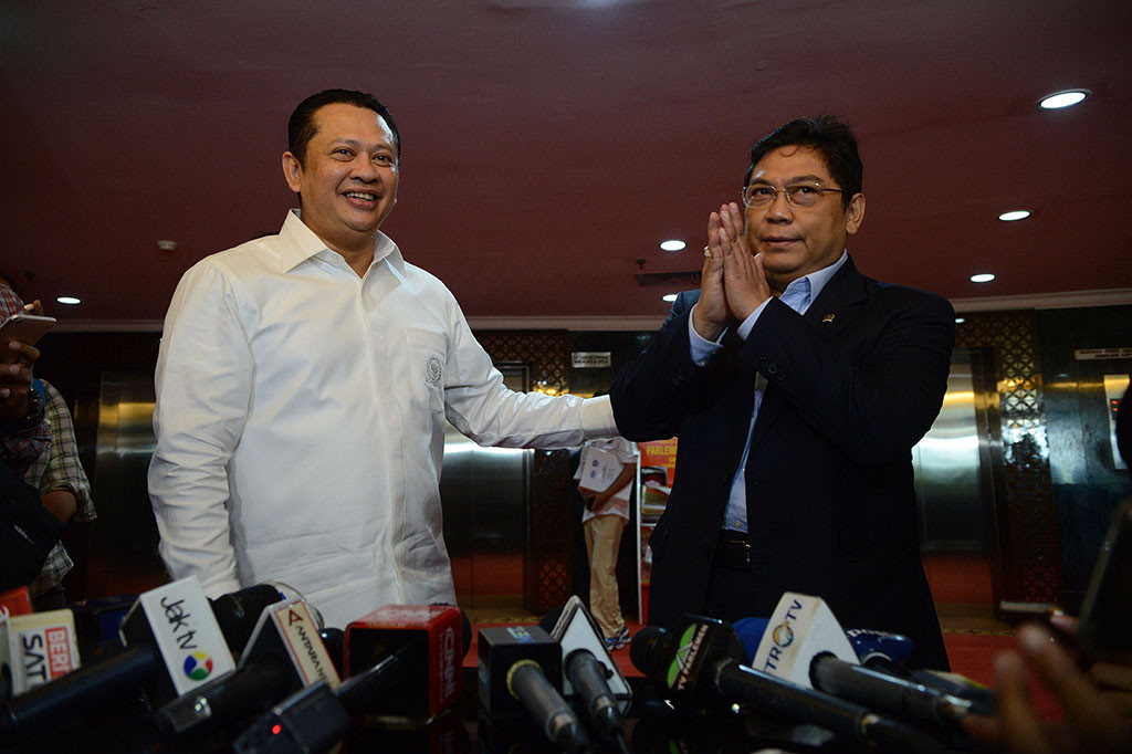 Pengisian jabatan baru di DPR dan MPR sesuai dengan hasil revisi UU Nomor 17 tahun 2014 tentang MPR, DPR, DPRD dan DPD (UU MD3). Dalam revisi itu, pimpinan DPR ditambah satu kursi menjadi lima. Sementara pimpinan MPR ditambah tiga kursi.