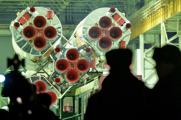 Anggota ekspedisi International Space Station (ISS) 55/56 yang akan berangkat adalah astronot NASA Andrew Feustel, Richard Arnold dan Roscosmos cosmonaut Oleg Artemyev.