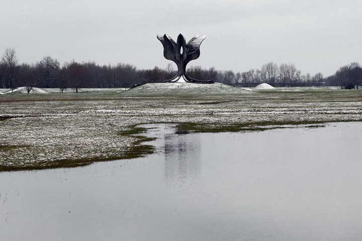 Meluapnya Sungai Sava yang mencapai ketinggian 920 centimeter akibat hujan lebat dan mencairnya salju.