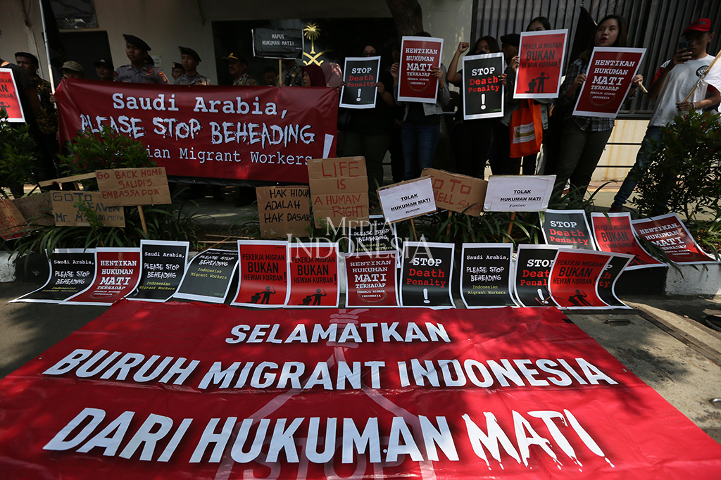 Sejumlah pengunjuk rasa mulai berkumpul di depan Kedutaan Besar Arab Saudi di kawasan Kuningan, Jakarta Selatan.