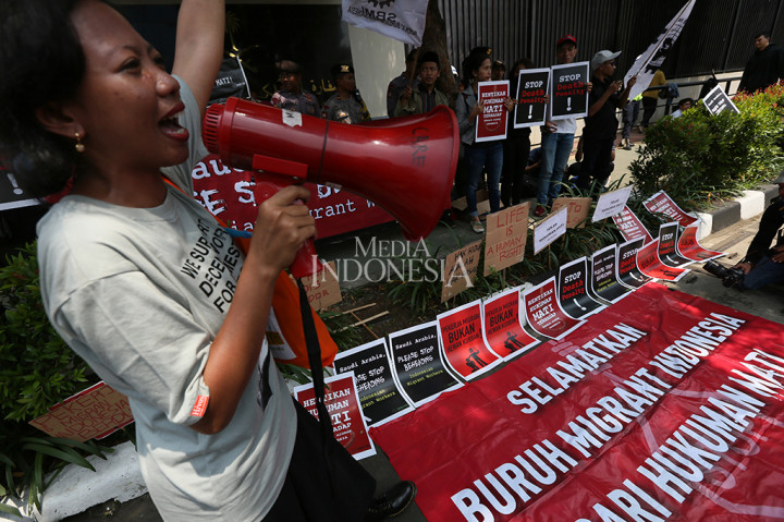 Mereka menggelar aksi sebagai bentuk protes atas eksekusi mati terhadap warga negara Indonesia, Zaini Misrin, di Arab Saudi.