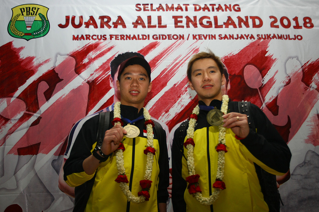 Pasangan ganda putra Indonesia Kevin dan Marcus berhasil mempertahankan gelar juara All England dua tahun berturut-turut setelah mengalahkan pasangan Denmark di partai final. ANTARA/Muhammad Iqbal