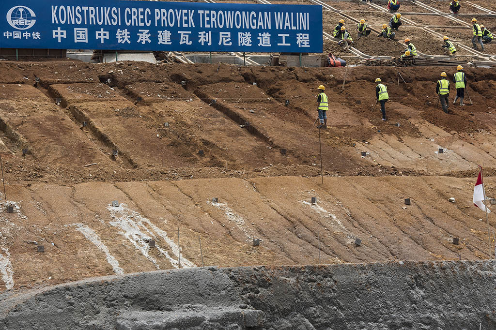 Rini Soemarno menyatakan perkembangan terbaru dari proyek tersebut yakni pembangunan konstruksi tunnel (terowongan) sudah berjalan di wilayah Walini yang terletak di Bandung Barat dan di wilayah Halim Perdanakusuma. 