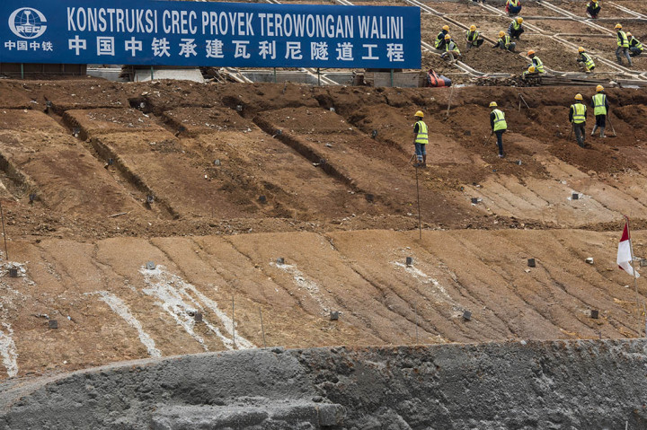 Rini Soemarno menyatakan perkembangan terbaru dari proyek tersebut yakni pembangunan konstruksi tunnel (terowongan) sudah berjalan di wilayah Walini yang terletak di Bandung Barat dan di wilayah Halim Perdanakusuma. 