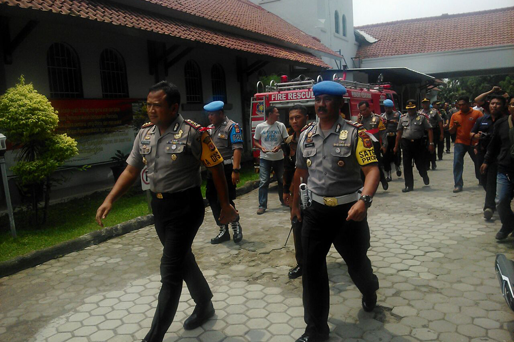 Polresta Cirebon menyatakan penjagaan personel polisi bertujuan untuk memastikan situasi di sekitar lapas kondusif setelah terjadi kerusuhan.