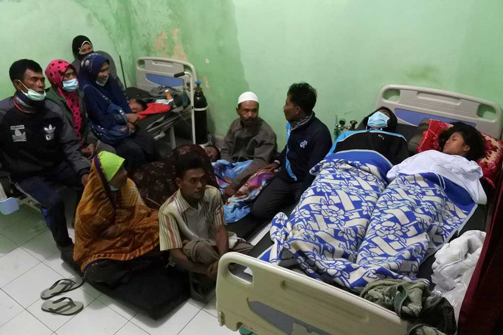 Korban gas beracun Gunung Ijen dirawat di Puskesmas Ijen, Bondowoso, Jawa Timur, Kamis, 22 Maret 2018 dini hari WIB. ANTARA/Seno