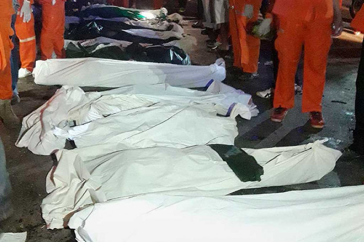 Sedikitnya 18 orang, terdiri dari 12 perempuan dan enam lelaki termasuk seorang anak laki-laki tewas akibat sebuah bus menabrak sebuah pohon di wilayah Nakhon Ratchasima.