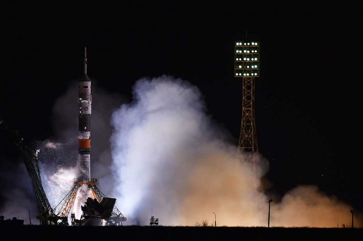 Roket Rusia Soyuz MS-08 dengan membawa tiga antariksawan bersiap meluncur dari Kosmodrom Baikonur, Kzakhstan, Rabu, 21 Maret 2018.
