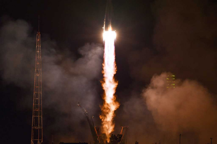Tiga antariksawan yang diterbangkan ke Stasiun Luar Angkasa Internasional (ISS) adalah dua astronaut AS Drew Feustel dan Richard Arnold dari NASA dan kosmonaut Rusia Oleg Artemyev.