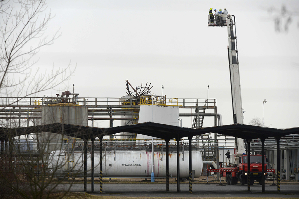 Ledakan dilaporkan terjadi di salah satu kilang minyak di pabrik yang dimiliki kelompok Unipetrol. Kepolisian setempat menyatakan dinas darurat telah dikerahkan ke lokasi ledakan di Kralupy nad Vltavou. 
