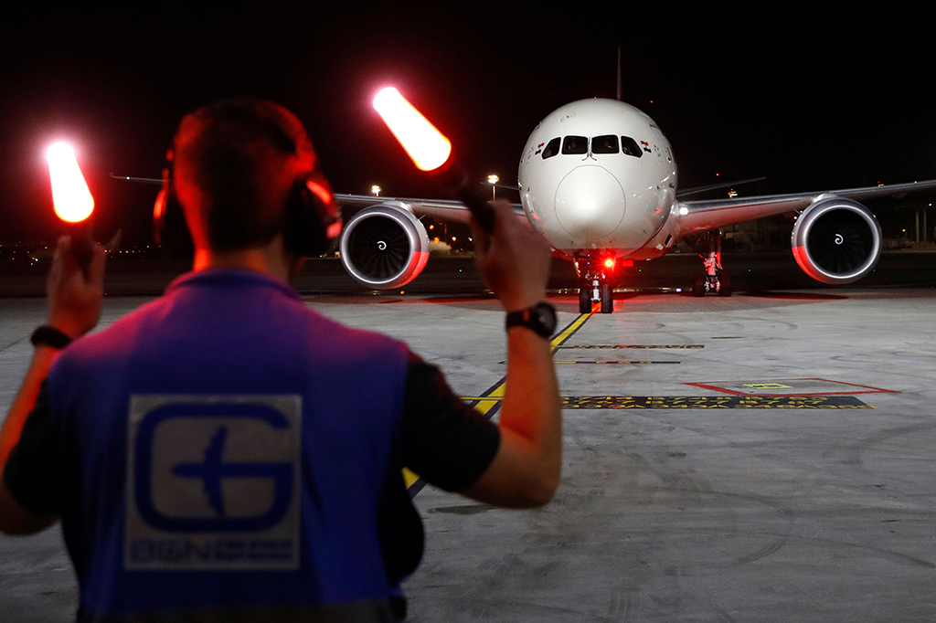 Selama 70 tahun terakhir, setiap maskapai internasional yang terbang dari dan ke Israel harus menghindari wilayah Saudi, atau tidak bisa terbang langsung melewati Saudi. Ini dikarenakan otoritas Saudi tidak mengakui Israel sebagai sebuah negara.
