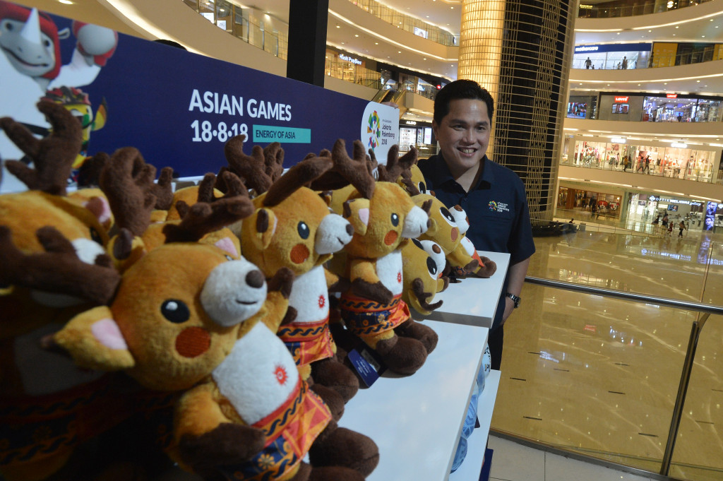 Ketua Inasgoc, Erick Thohir menegaskan, semua merchandise Asian Games buatan Indonesia sebesar 90 persen. Pembuatan merchandise sendiri dikerjakan sekitar 20 perusahaan lokal, UMKM, dan internasional.
