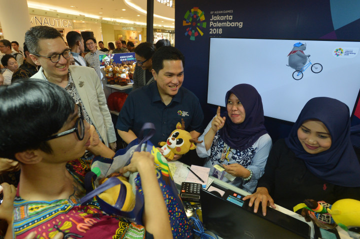 Presiden Inter Milan itu juga mengatakan, toko merchandise ini diharapkan Inasgoc bisa meraup banyak untuk. Inasgoc sendiri menargetkan keuntungan hingga Rp 1,5 miliar.