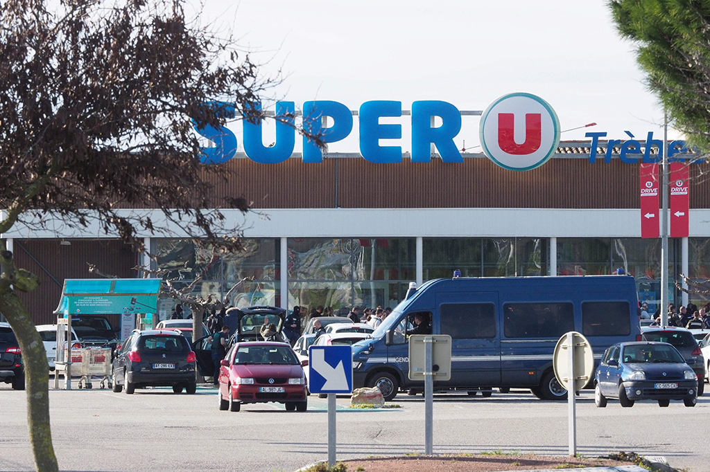 Aksi penyanderaan di supermarket Super U di Prancis menyebabkan 3 orang tewas. Selain itu, ada 16 orang terluka di mana 2 di antaranya mengalami luka serius.
