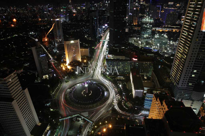 Suasana Kota Jakarta saat peringatan 'Earth Hour 2018' dengan mematikan lampu selama 60 menit di Jakarta, Sabtu, 24 Maret 2018 malam. MI/Pius Erlangga