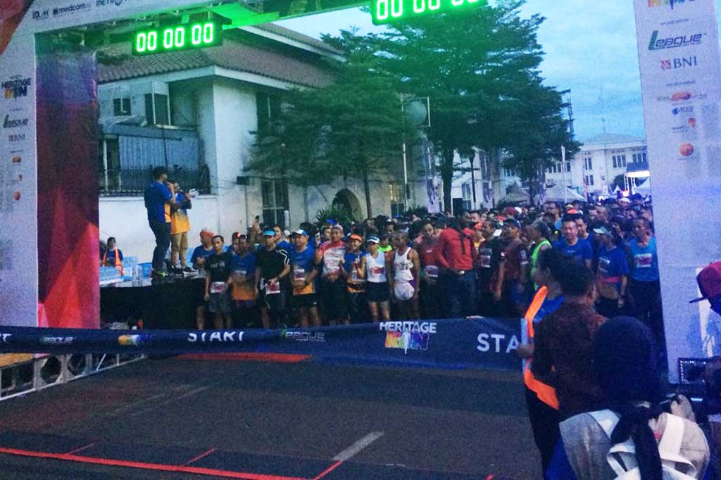 Peserta Heritage Run 2018 bersiap star di kawasan Kota Tua Jakarta, Minggu, 25 Maret 2018. Heritage Run yang diselenggarakan Metro TV tersebut diikuti lebih dari 5.000 peserta dan 183 difabel dengan dibagi tiga kategori yaitu 10 km, 5 km dan 2 km (khusus difabel). Medcom.id/Gregah Nurikhsani