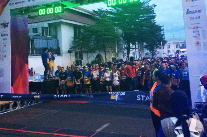Peserta Heritage Run 2018 bersiap star di kawasan Kota Tua Jakarta, Minggu, 25 Maret 2018. Heritage Run yang diselenggarakan Metro TV tersebut diikuti lebih dari 5.000 peserta dan 183 difabel dengan dibagi tiga kategori yaitu 10 km, 5 km dan 2 km (khusus difabel). Medcom.id/Gregah Nurikhsani