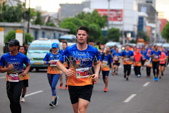 Tidak hanya warga lokal, warga negara asing juga turut serta berpartisipasi dalam lomba lari Heritage Run 2018 di Kawasan Kota Tua, Jakarta. MI/Rommy Pujianto