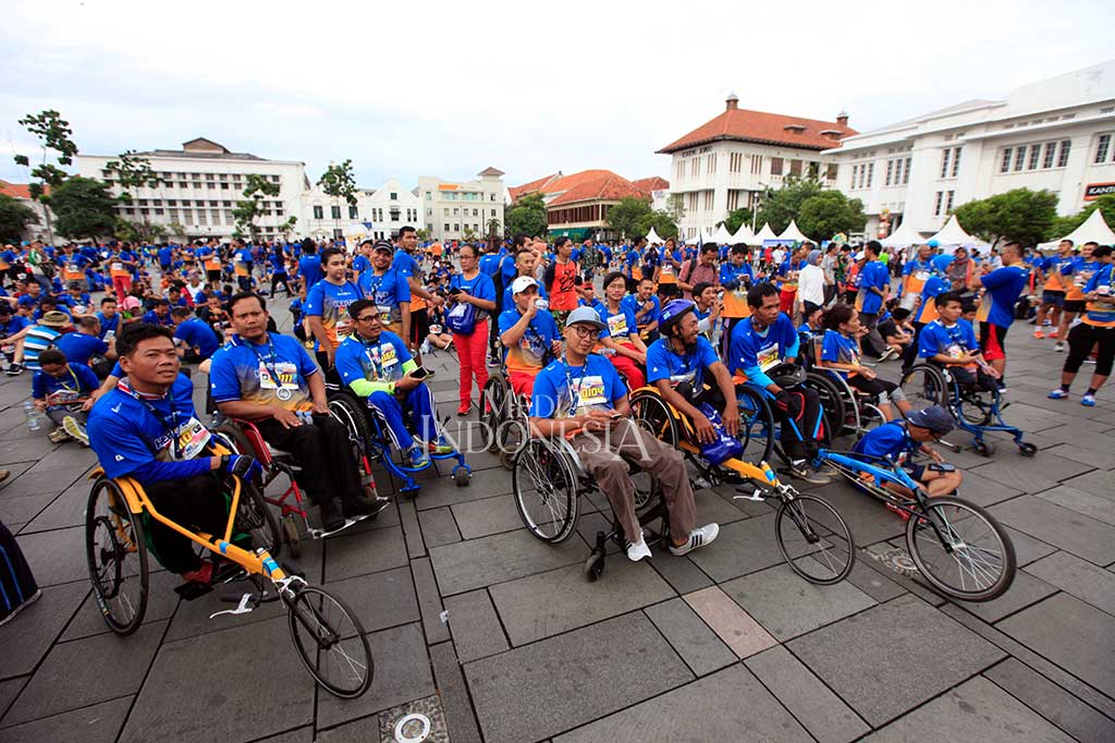 Peserta difabel atau berkebutuhan khusus beristirahat seusai mengikuti kompetisi lari Heritage Run 2018. MI/Rommy Pujianto