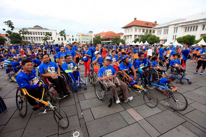 Peserta difabel atau berkebutuhan khusus beristirahat seusai mengikuti kompetisi lari Heritage Run 2018. MI/Rommy Pujianto