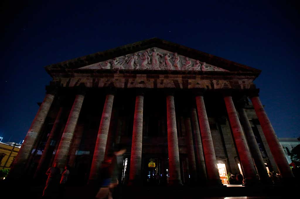 Teater Degollado Guadalajara, Jalisco State, Meksiko gelap gulita saat peringatan Earth Hour. AFP/Elises Ruiz