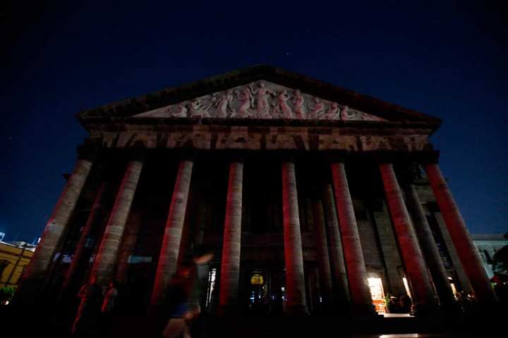 Teater Degollado Guadalajara, Jalisco State, Meksiko gelap gulita saat peringatan Earth Hour. AFP/Elises Ruiz