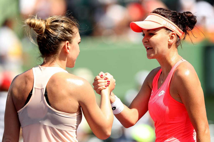 Juara Miami Terbuka pada 2012 tersebut menundukkan petenis peringkat satu dunia Simona Halep dalam duel tiga set 3-6, 6-2, 6-3.