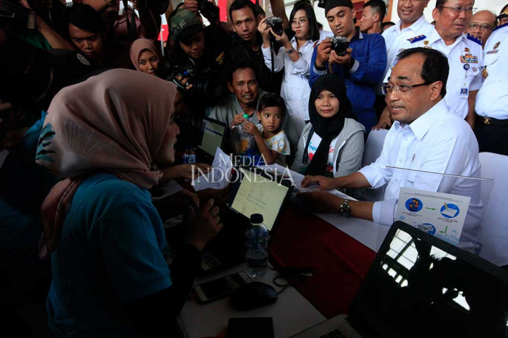 Menteri Perhubungan Budi Karya Sumadi saat meninjau Pendaftaran Mudik Gratis di Stasiun Jakarta Kota, Jakarta, Minggu, 25 Maret 2018 menyatakan bahwa mudik gratis juga tersedia dengan bus di mana motor diangkut dengan truk serta kapal laut. 