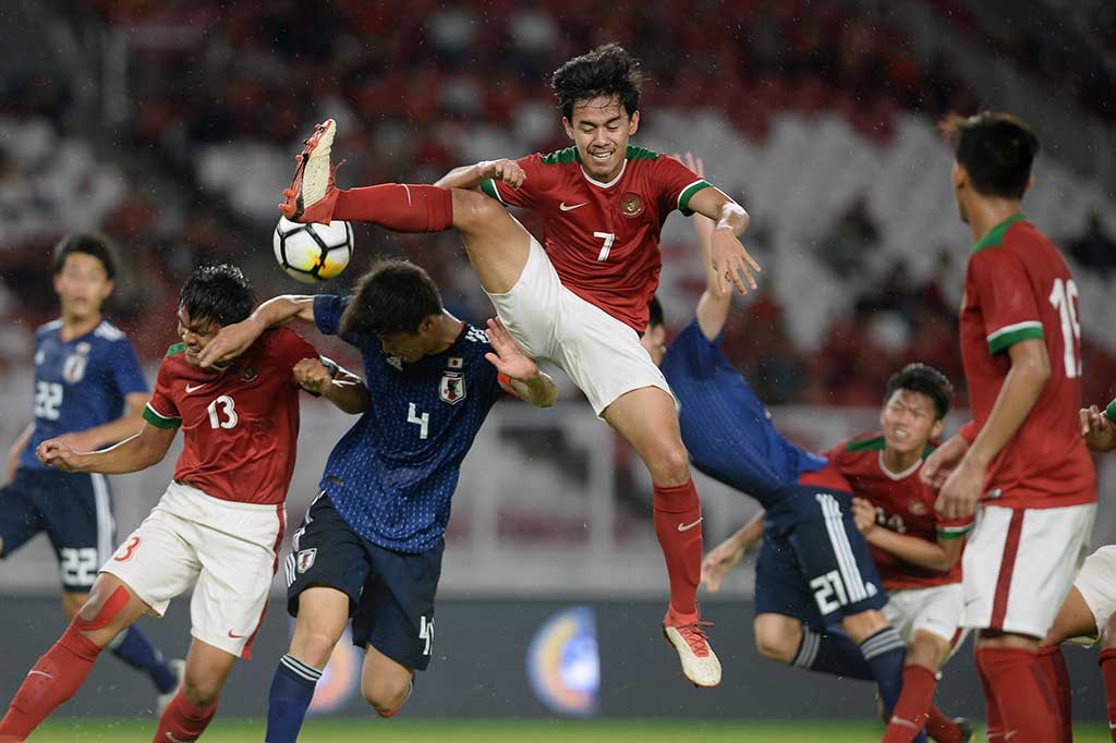 Pelatih timnas U-19 Indonesia Bima Sakti menurunkan para pemain terbaiknya seperti Egy Maulana Vikri, Hanis Saghara, Saddil Ramdani, Rifad Marasabessy dan Rachmat Irpianto sejak menit pertama. Namun Indonesia tampil di bawah tekanan Jepang yang mengawal ketat sejak dari barisan depan.