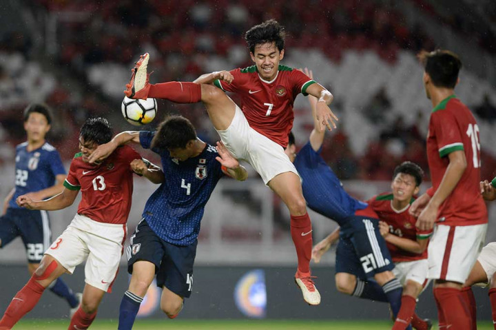Pelatih timnas U-19 Indonesia Bima Sakti menurunkan para pemain terbaiknya seperti Egy Maulana Vikri, Hanis Saghara, Saddil Ramdani, Rifad Marasabessy dan Rachmat Irpianto sejak menit pertama. Namun Indonesia tampil di bawah tekanan Jepang yang mengawal ketat sejak dari barisan depan.